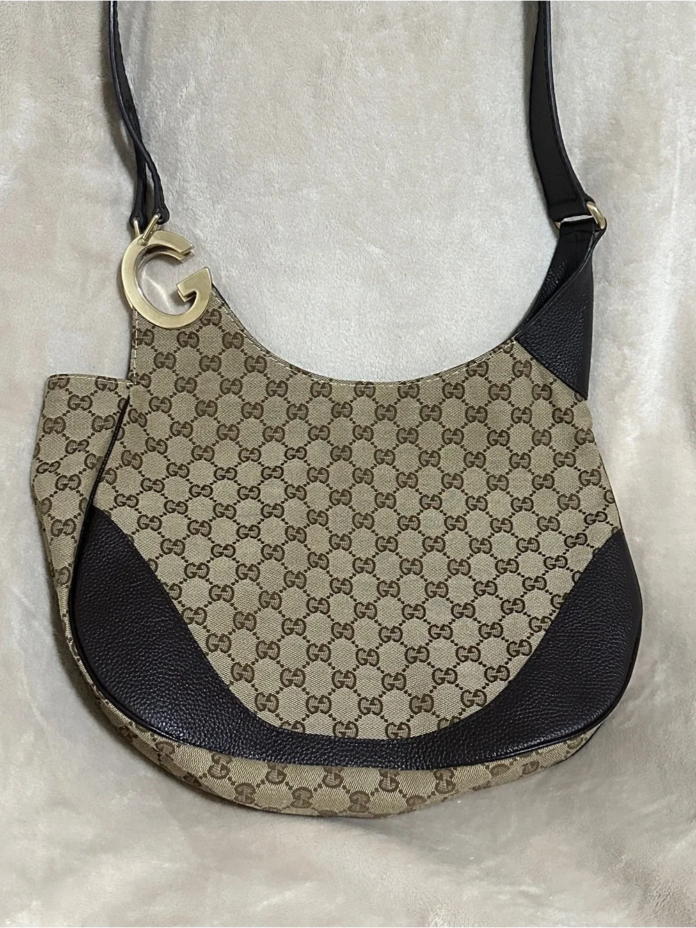 Gucci Vintage GG Canvas Charlotte Crossbody Bag – Brown Leather Trim (203503)
